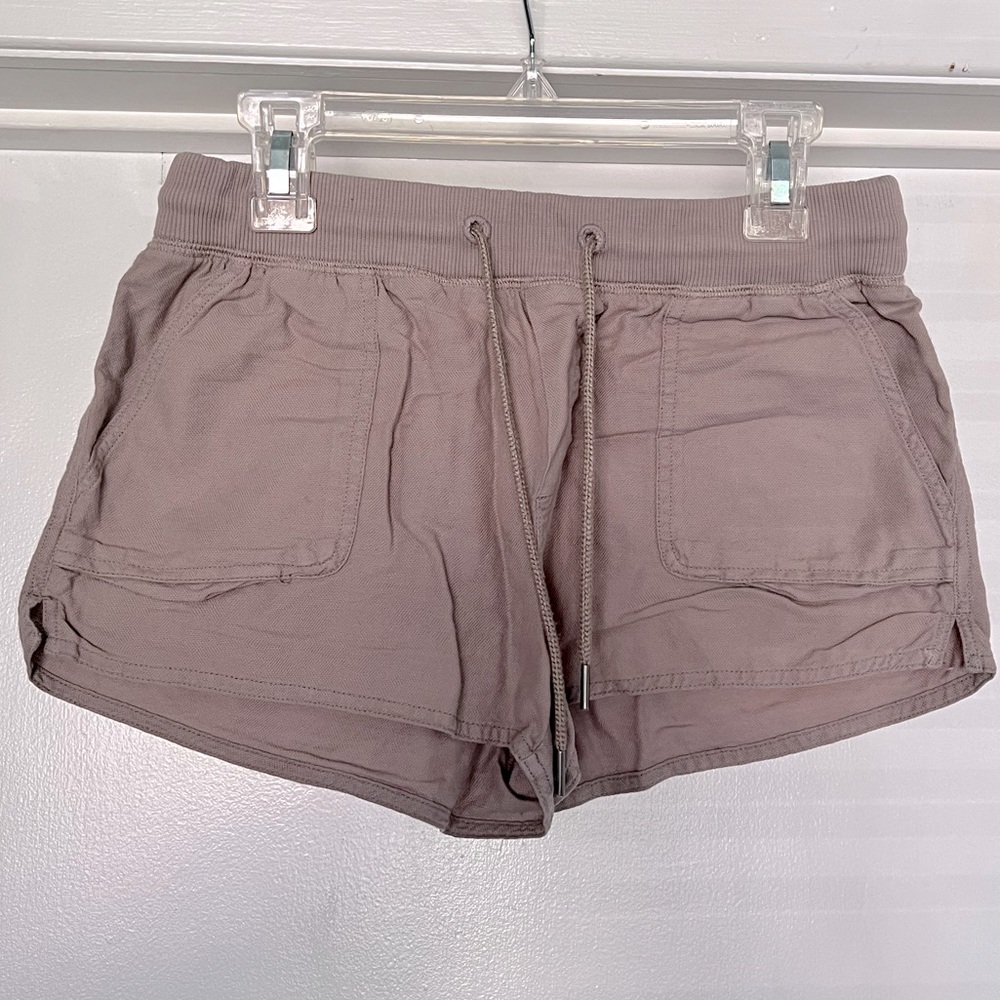 Aritzia, Community cargo shorts 💥2/10$💥